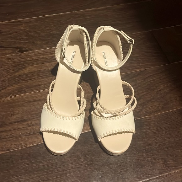 Maurice’s brand cream wedge 4” sandals, size 8 - Picture 2 of 4